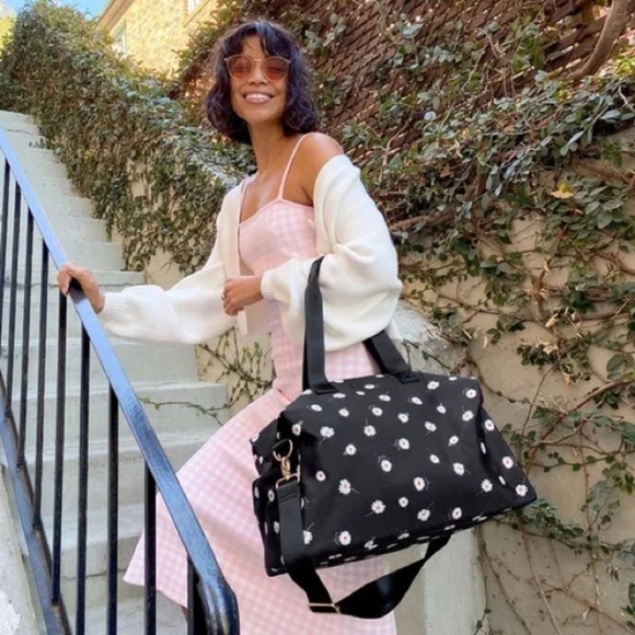 ALICE AND OLIVIA Daisy Print Overnighter Duffle Bag - Picture 8 of 13